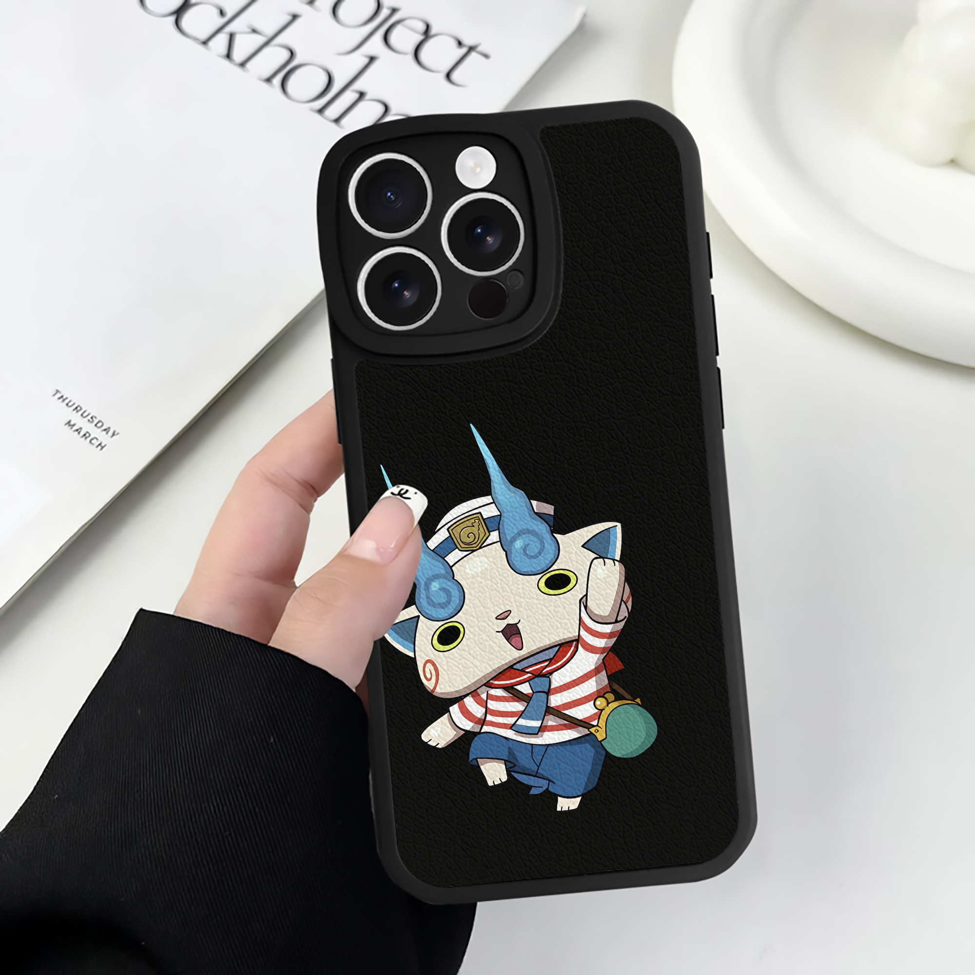 （画像用） 妖怪ウォッチ Yo-kai Watch 【iPhone 16シリーズ対応】シリコンスマホケース（レザー調） 材質：シリコン